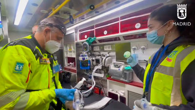 Muere uno de los dos apuñalados por un padre y un hijo en Puente de Vallecas