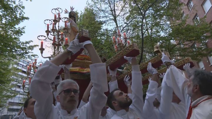 El Divino Cautivo procesiona por el barrio de Salamanca