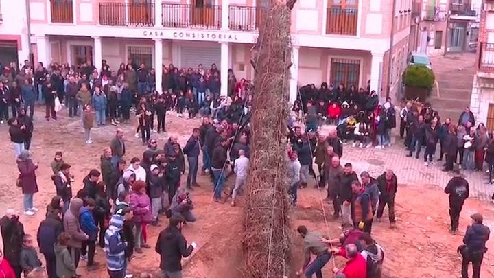 Tielmes celebra la tradicional "Quema de Judas"  para cerrar La Semana Santa