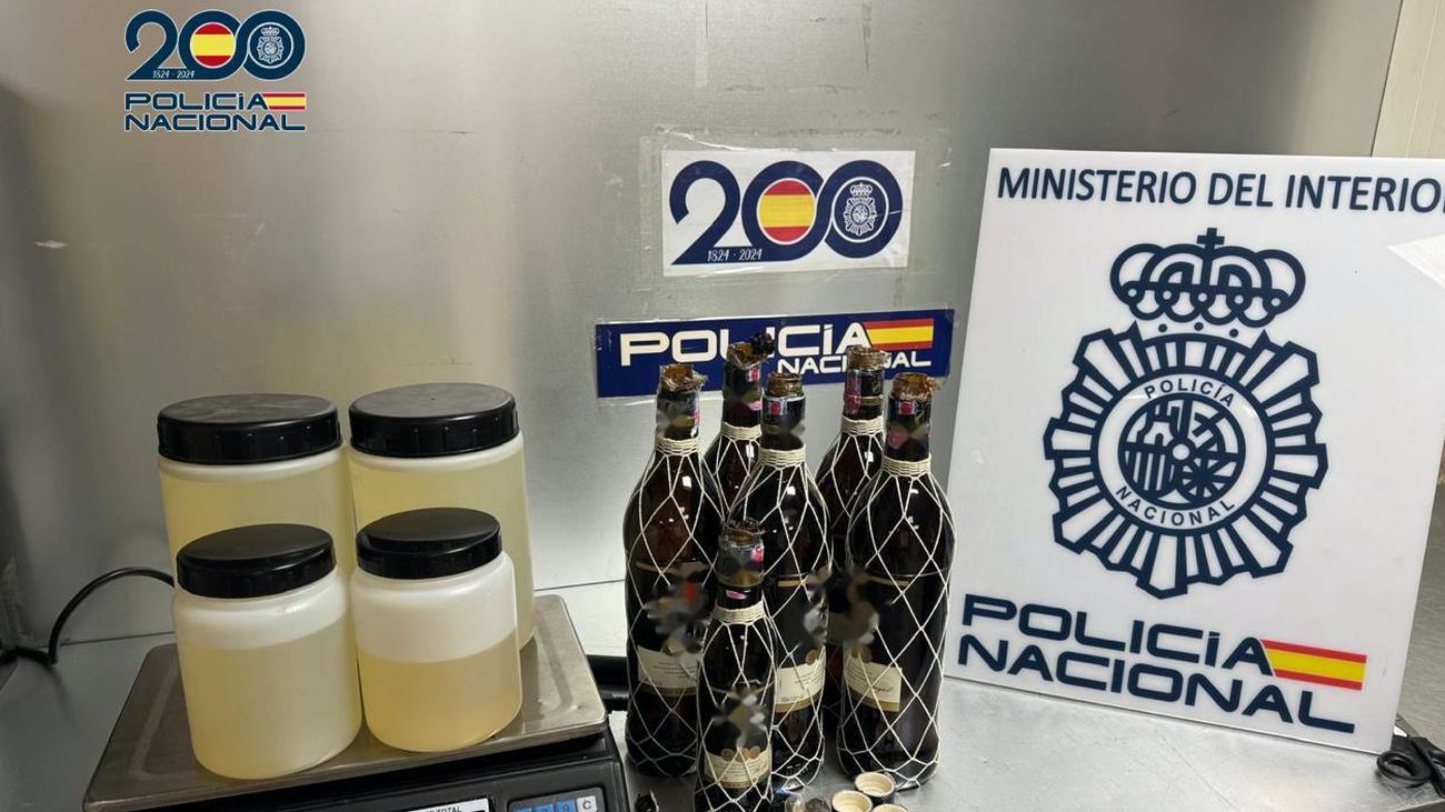 Cocaína líquida requisada en el aeropuerto de Barajas