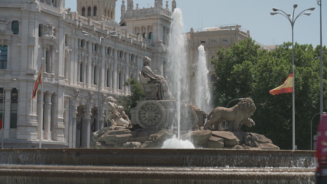 Almeida anuncia que la fuente de Cibeles se iluminará este lunes con los colores del Vaticano