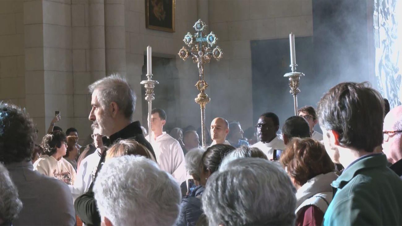 La Catedral de la Almudena acoge una misa para recordar y rezar por el Papa Francisco