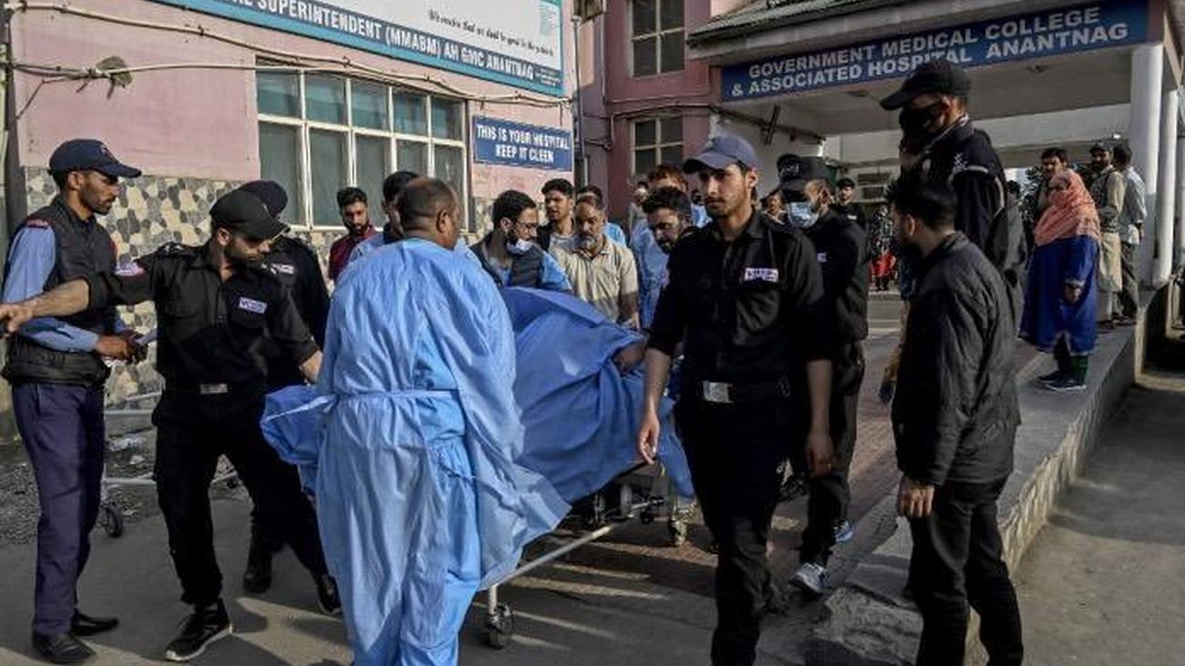 Al menos 28 muertos y 13 heridos en ataque insurgente contra turistas en la Cachemira india