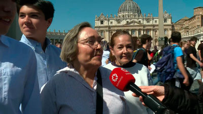 Plaza de San Pedro: epicentro mundial de turistas, peregrinos y periodistas