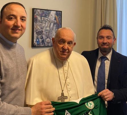 Miembros del Avellino con el papa Francisco / @usavellino1912_