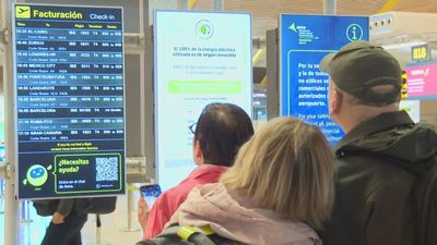 La llegada masiva de fieles a Roma para despedir al Papa dispara los precios de billetes aéreos