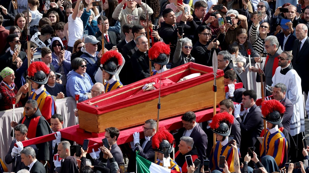 El féretro del papa Francisco ya se encuentra en la Basílica de San Pedro