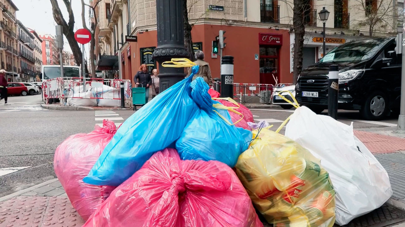 Huelga de basuras en Madrid: sindicatos y empresas retoman la negociación