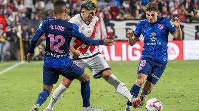 El Atlético defiende el tercer puesto ante un Rayo con dudas