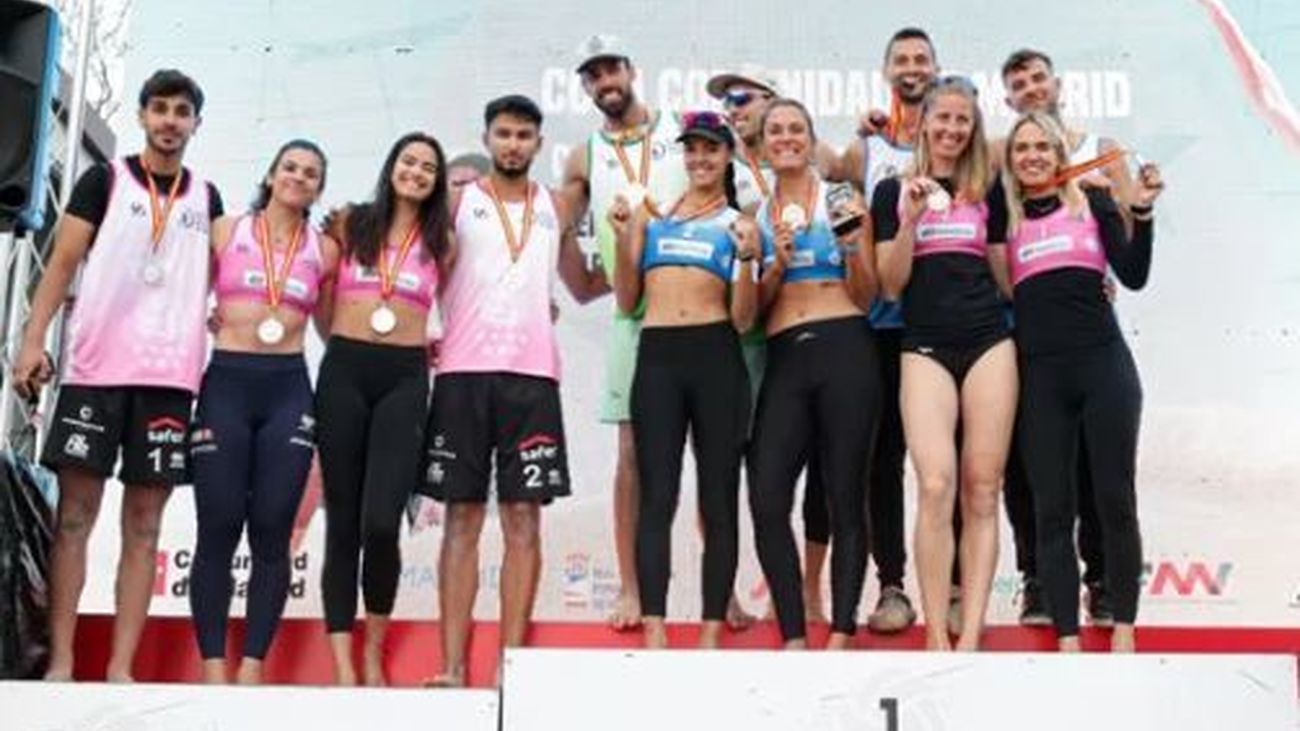 Podio de la Copa Comunidad de Madrid de Vóley Playa