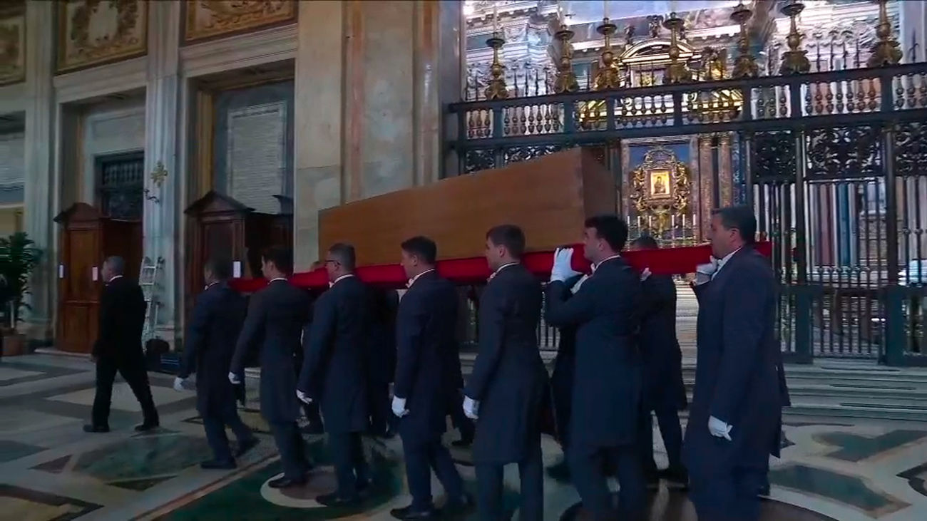 El cuerpo del papa Francisco ya descansa en la Basílica de Santa María la Mayor