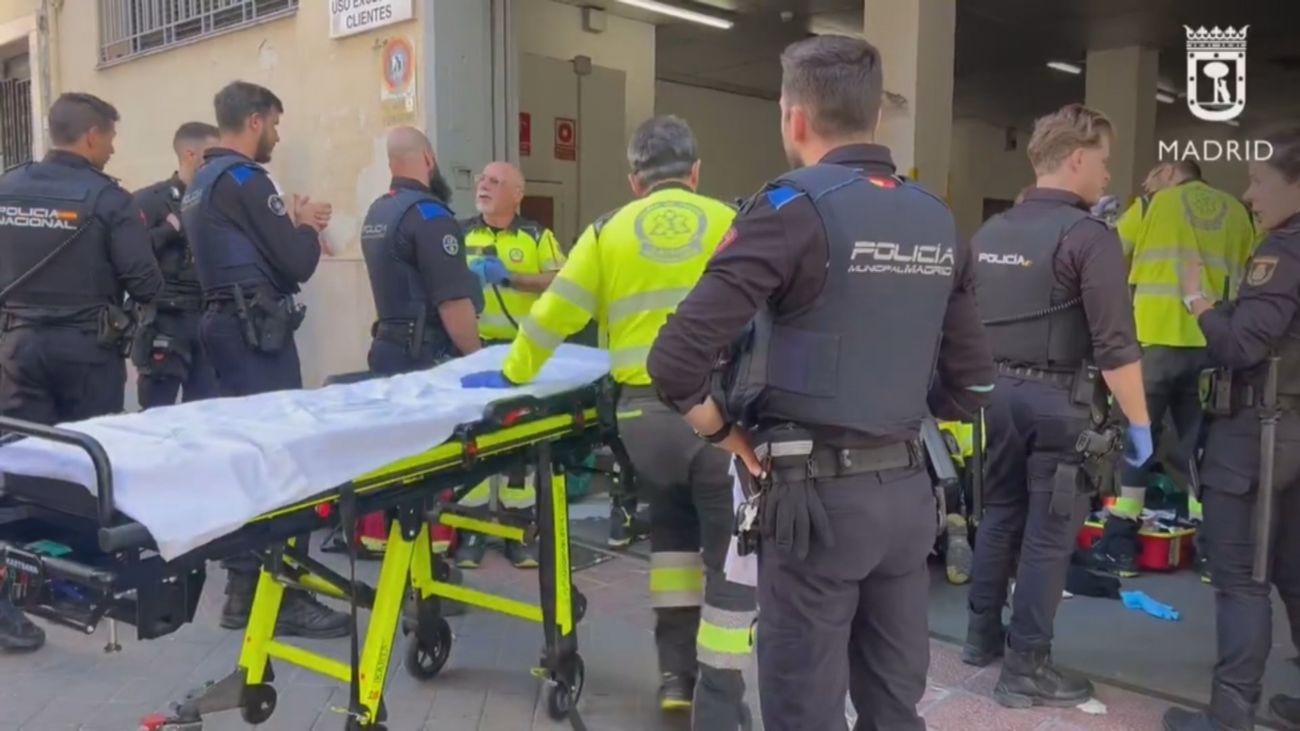 Herido muy grave un joven de 20 años apuñalado en Vallecas cuando paseaba con su madre