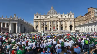 Más de 200.000 fieles llenan San Pedro del Vaticano en la misa de luto por Francisco