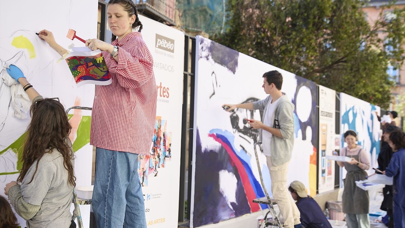 'Pinta Malasaña' tiñe Madrid de color con el arte urbano de 100 artistas