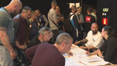 El acuerdo que pone fin a la huelga de limpieza en Madrid prevé un alza salarial del 24% en 6 años