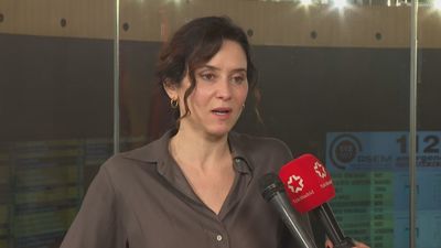 Ayuso agradece a los madrileños su ejemplo y destaca el esfuerzo de los trabajadores de los servicios públicos “de primera”