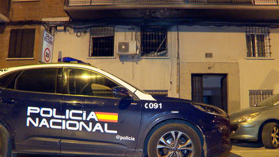 Una mujer de 56 años muerta y trece heridos leves en un incendio en Carabanchel