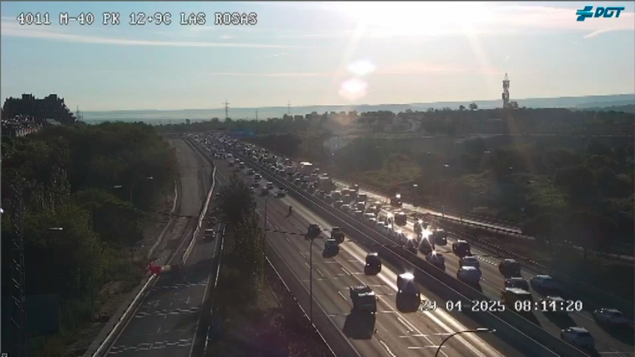 Atascos, retenciones y tráfico lento en las entradas sur y este de Madrid y en la M-40