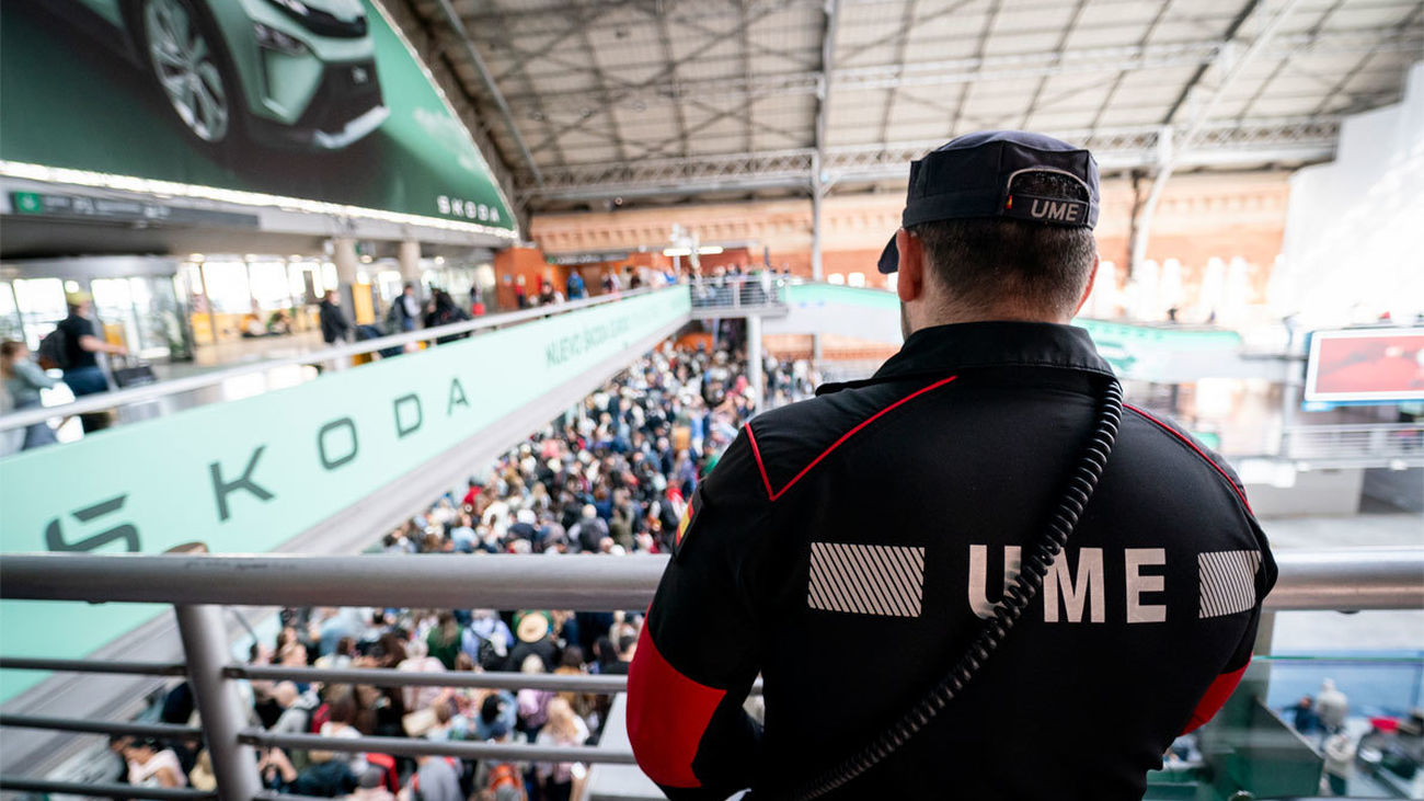 Soldado de la UME en la estación de  de Atocha-Almudena Grandes