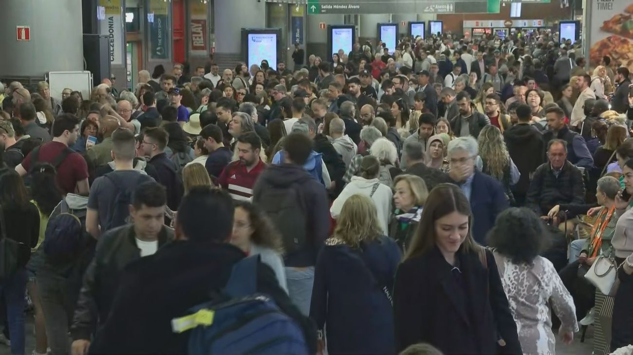 Desesperación en Atocha y Chamartín: miles de pasajeros continúan varados tras el apagón