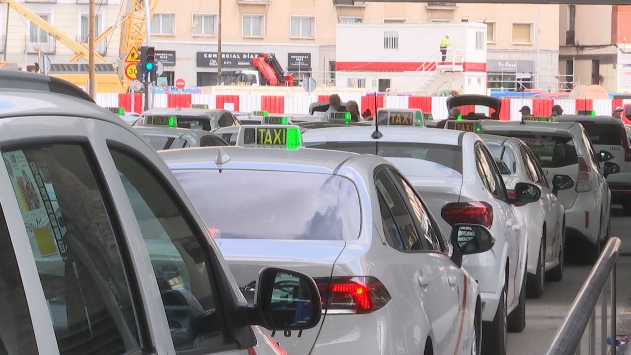 Las historias de caos y solidaridad de los taxistas madrileños durante el gran apagón