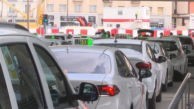 Las historias de caos y solidaridad de los taxistas madrileños durante el gran apagón