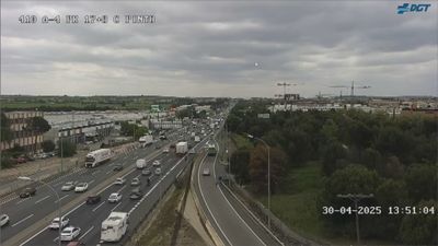 Retenciones en las carreteras en el inicio del puente de mayo
