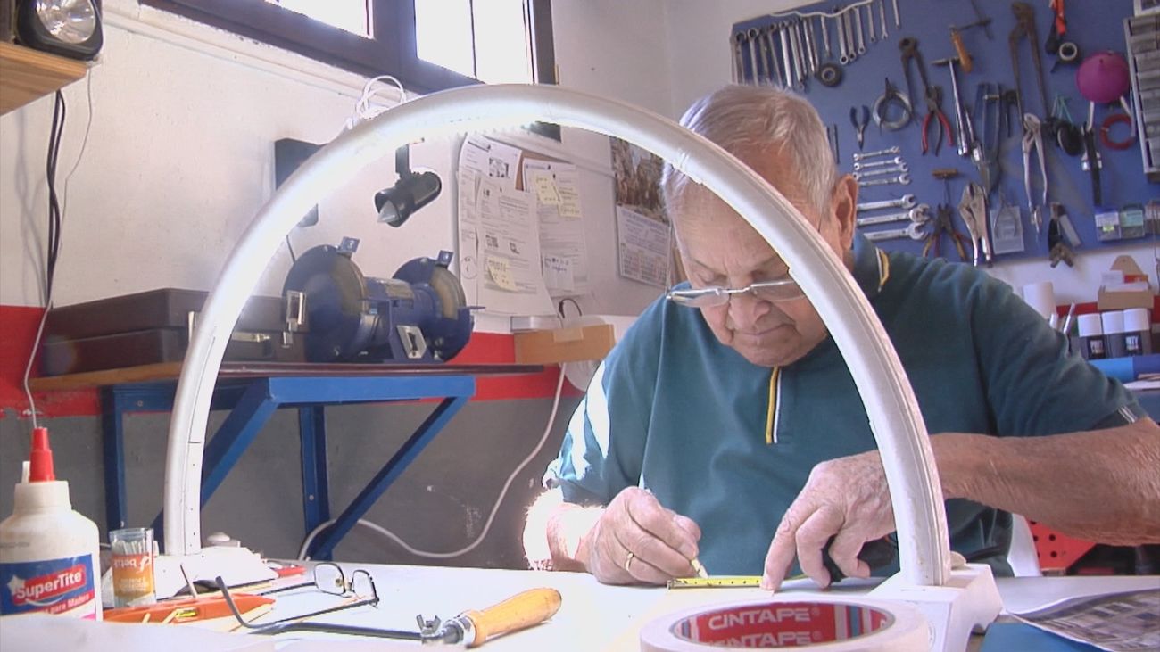 Pepe, el artista de Torrelaguna: a sus 85 años, crea monumentos de Madrid en miniatura