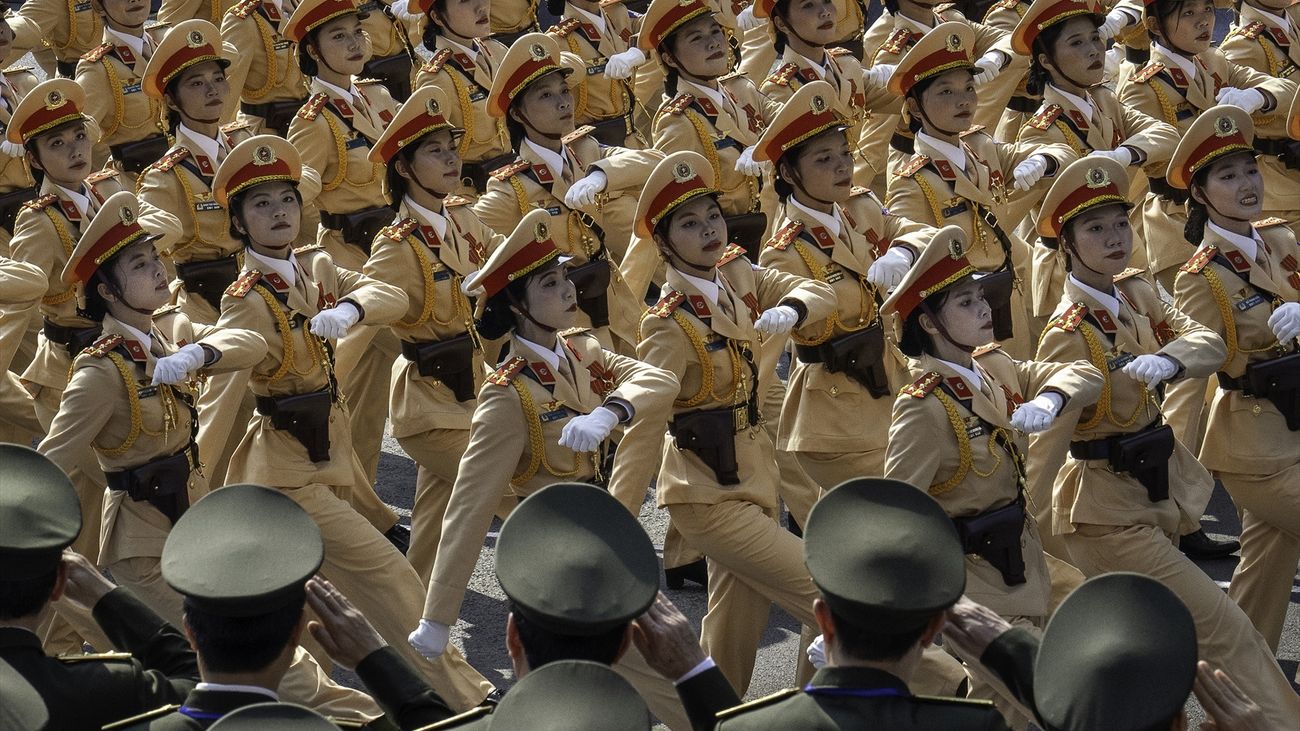 Vietnam celebra el 50 aniversario de la Guerra de Vietnam con un desfile militar en Ho Chi Minh