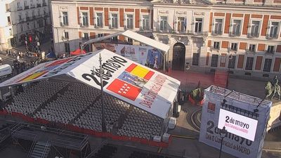 Un 2 de Mayo en la calle, sin presencia del Gobierno, ni parada militar