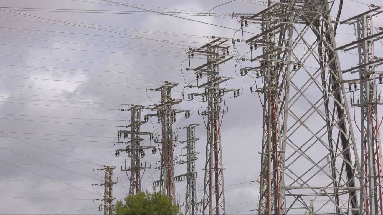 Red Eléctrica alerta al Gobierno y a la CNMC de "variaciones bruscas de tensión" en el sistema eléctrico