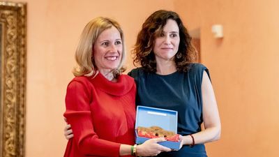 Ayuso celebra en este 2 de mayo el nacimiento de "una nueva madrileña", la hija de la alcaldesa de Alcobendas