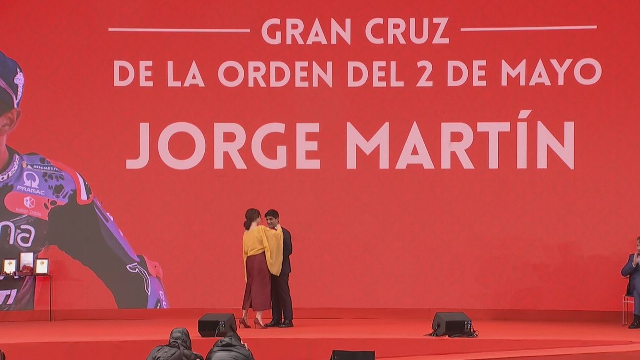 Rafa Nadal sorprende a Jorge Martín en la entrega de la Gran Cruz del 2 de Mayo