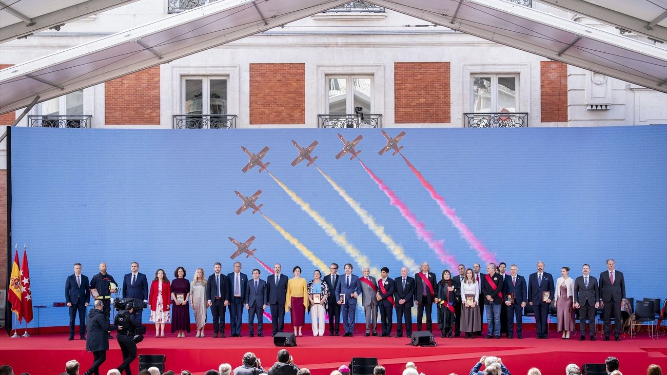 Madrid premia a héroes conocidos y anónimos en la Puerta del Sol