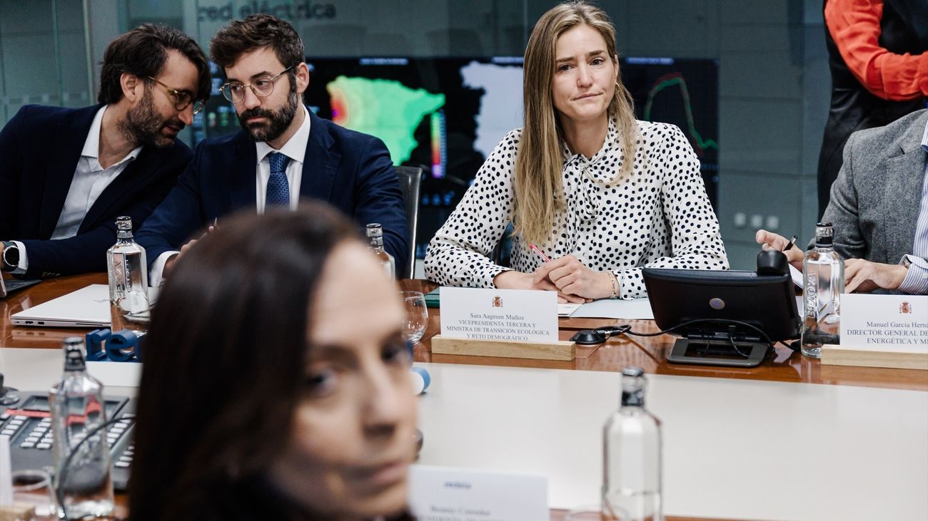 El Gobierno crea dos grupos para analizar por separado el error técnico y el ciberataque como causas del apagón