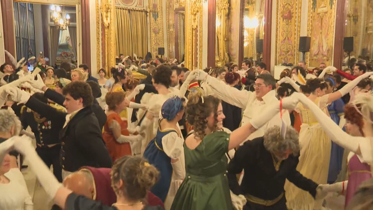 El Palacio de Santoña celebra su tradicional Baile de la victoria del 2 de Mayo