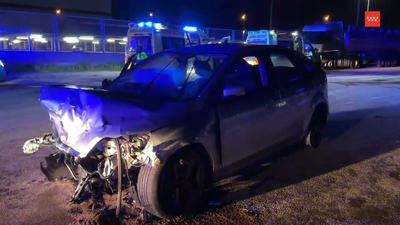Cuatro jóvenes heridos, uno grave, al chocar dos coches en Fuenlabrada