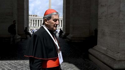 El personal que asistirá al Cónclave presta el juramento para guardar el secreto