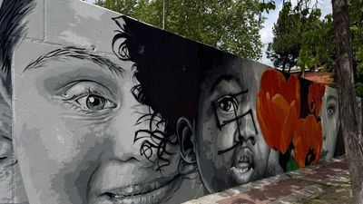Aparecen esvásticas y símbolos nazis en murales y fachadas de Parla