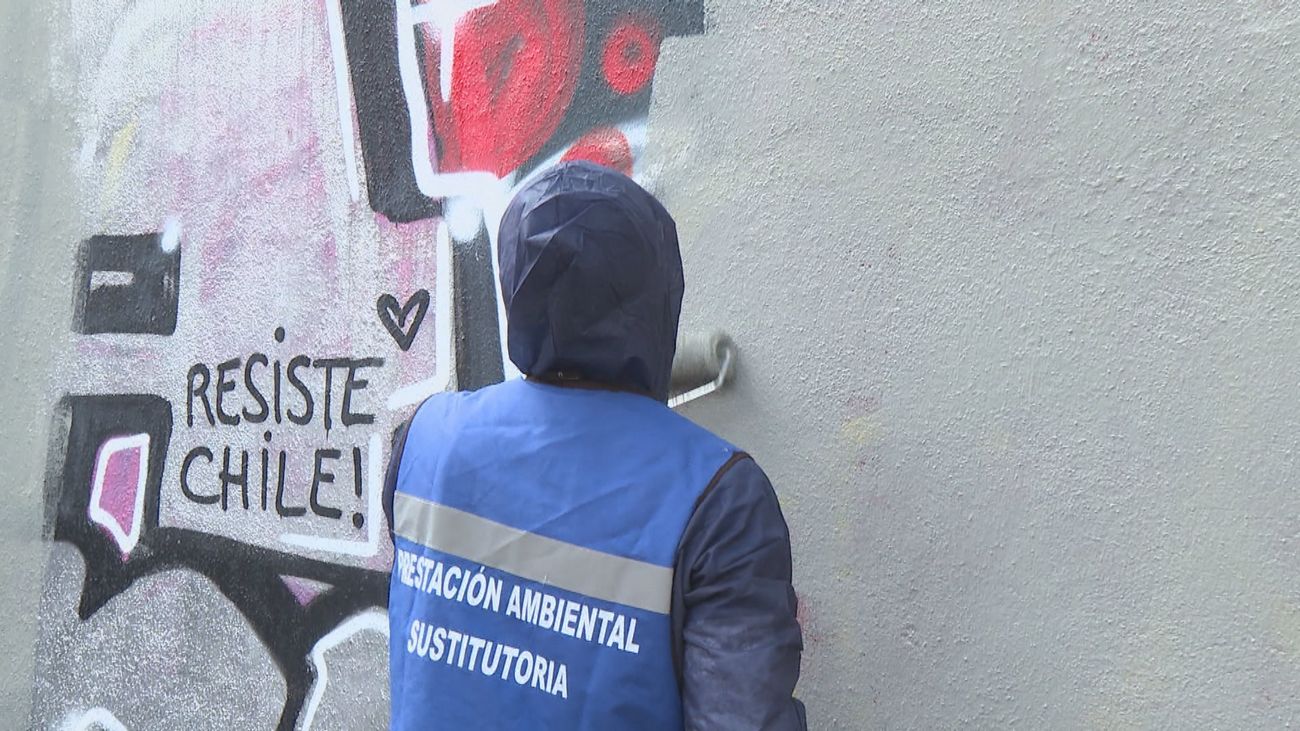 60 horas eliminando grafitis en vez de pagar 3.000 euros de multa
