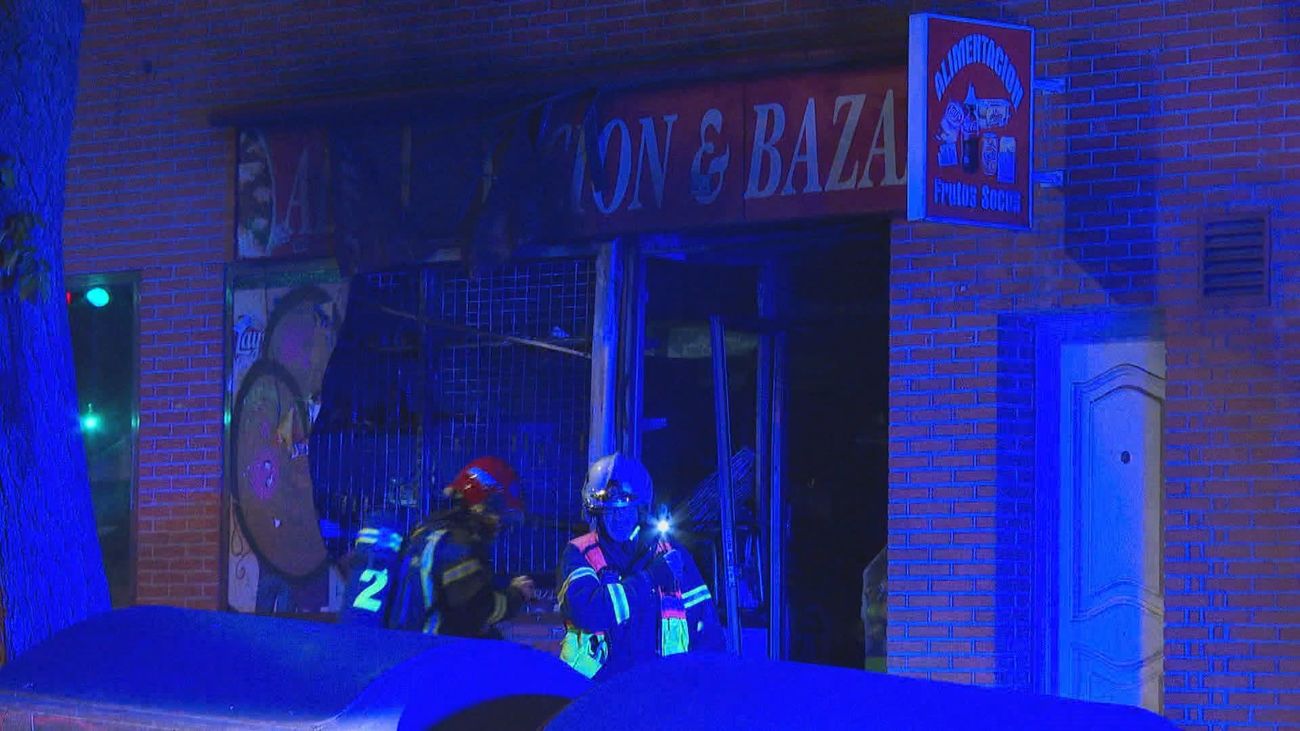 Calcinado un bazar por un incendio en Vallecas