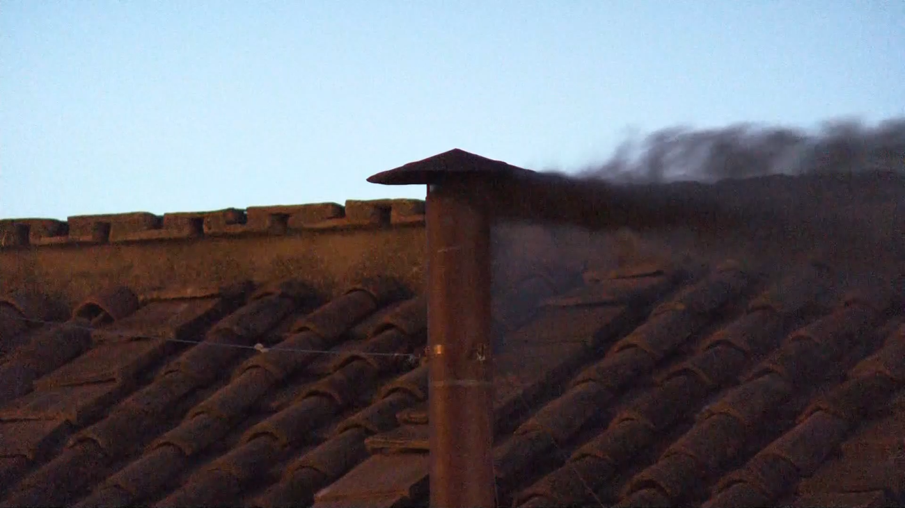 Fumata negra tras la primera votación del Cónclave