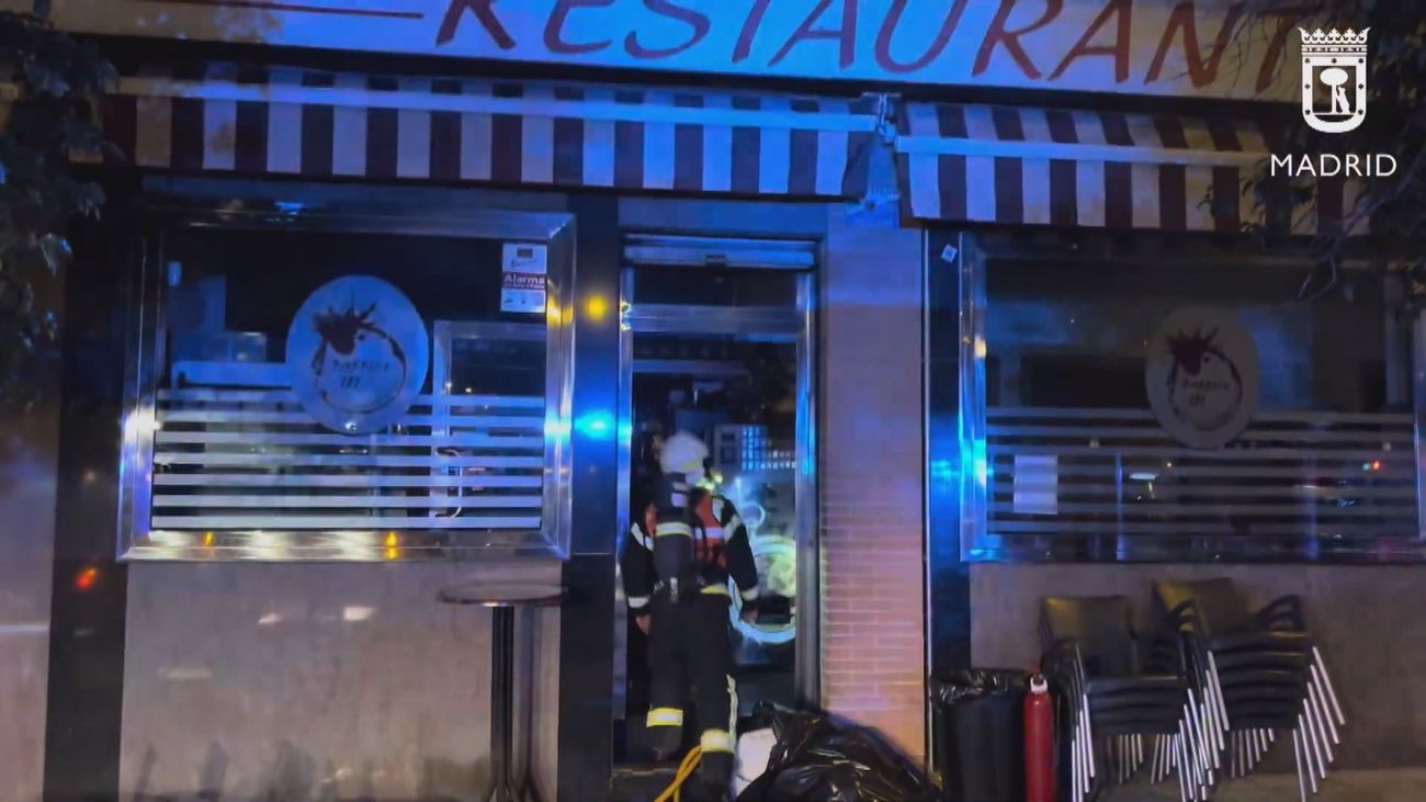 Desalojadas 30 viviendas en Villaverde por un incendio sin heridos de un bar