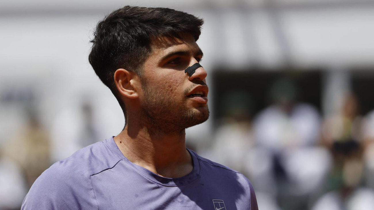 Alcaraz vuelve a sonreír en Roma, gana a Lajovic