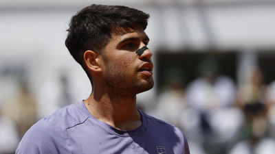 Alcaraz vuelve a sonreír en Roma, gana a Lajovic