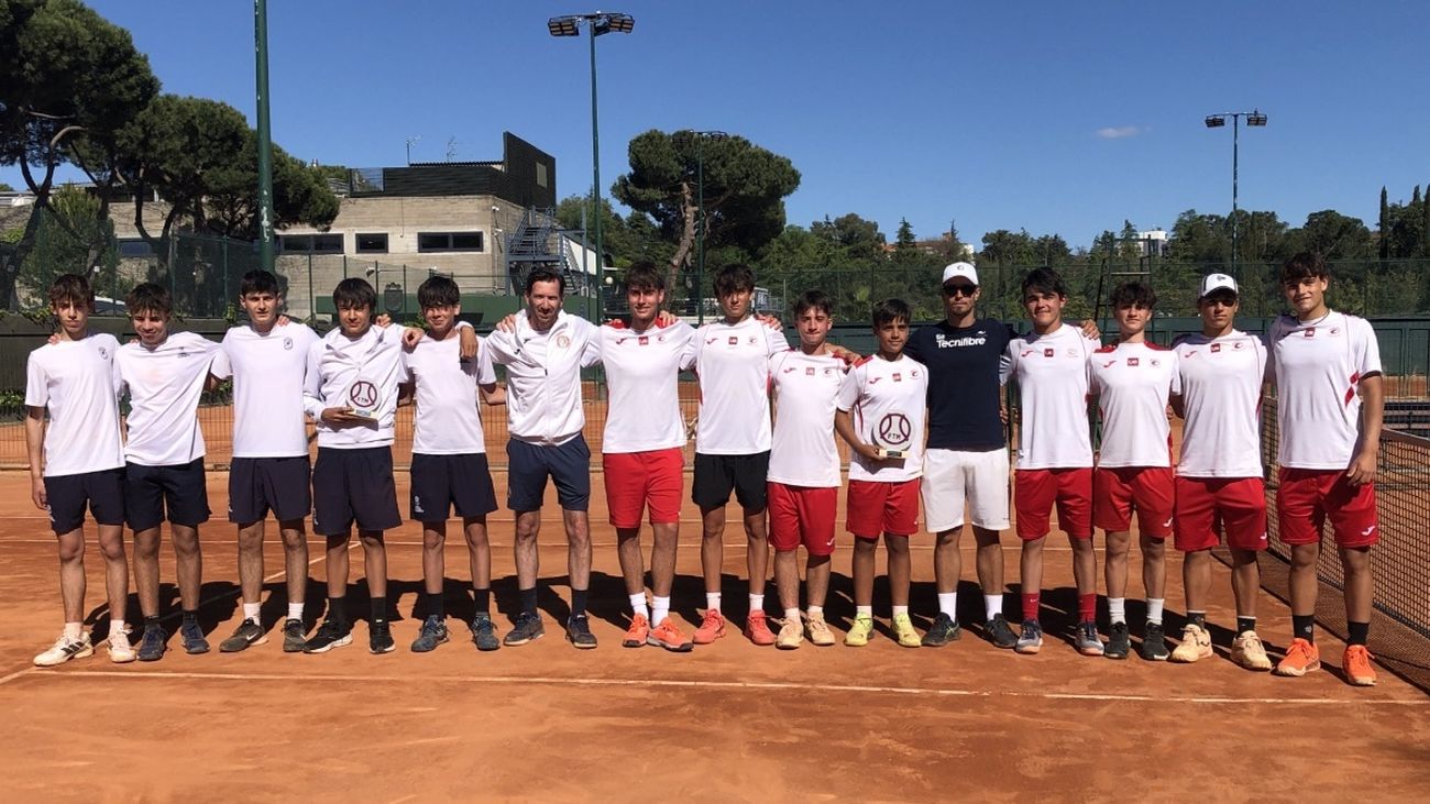 Equipo cadete de tenis de la Universidad Europea