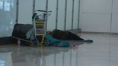 Aumenta la inseguridad en el aeropuerto de Barajas por las personas sin hogar que pasan allí la noche