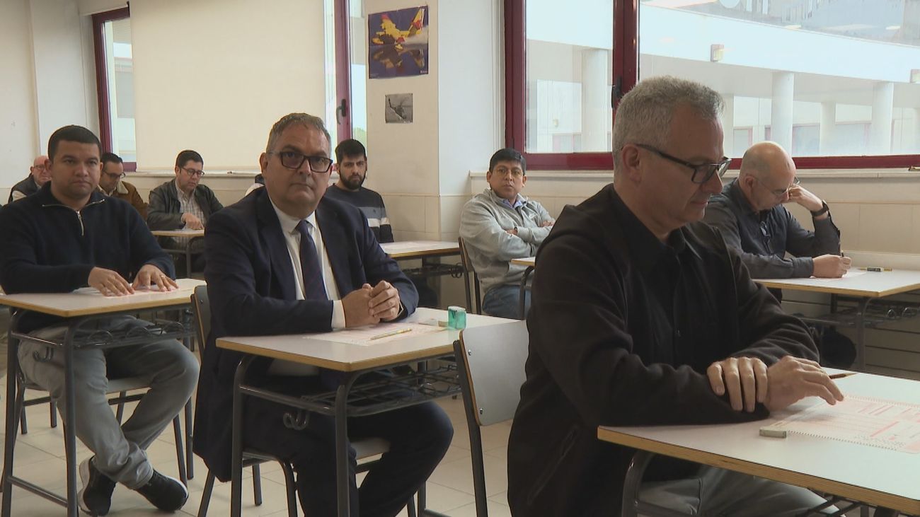 Del coche, al pupitre: los conductores de VTC en Madrid, a examen