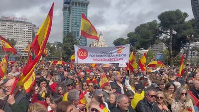 Miles de personas piden en Colón "la dimisión de Sánchez y elecciones ya"