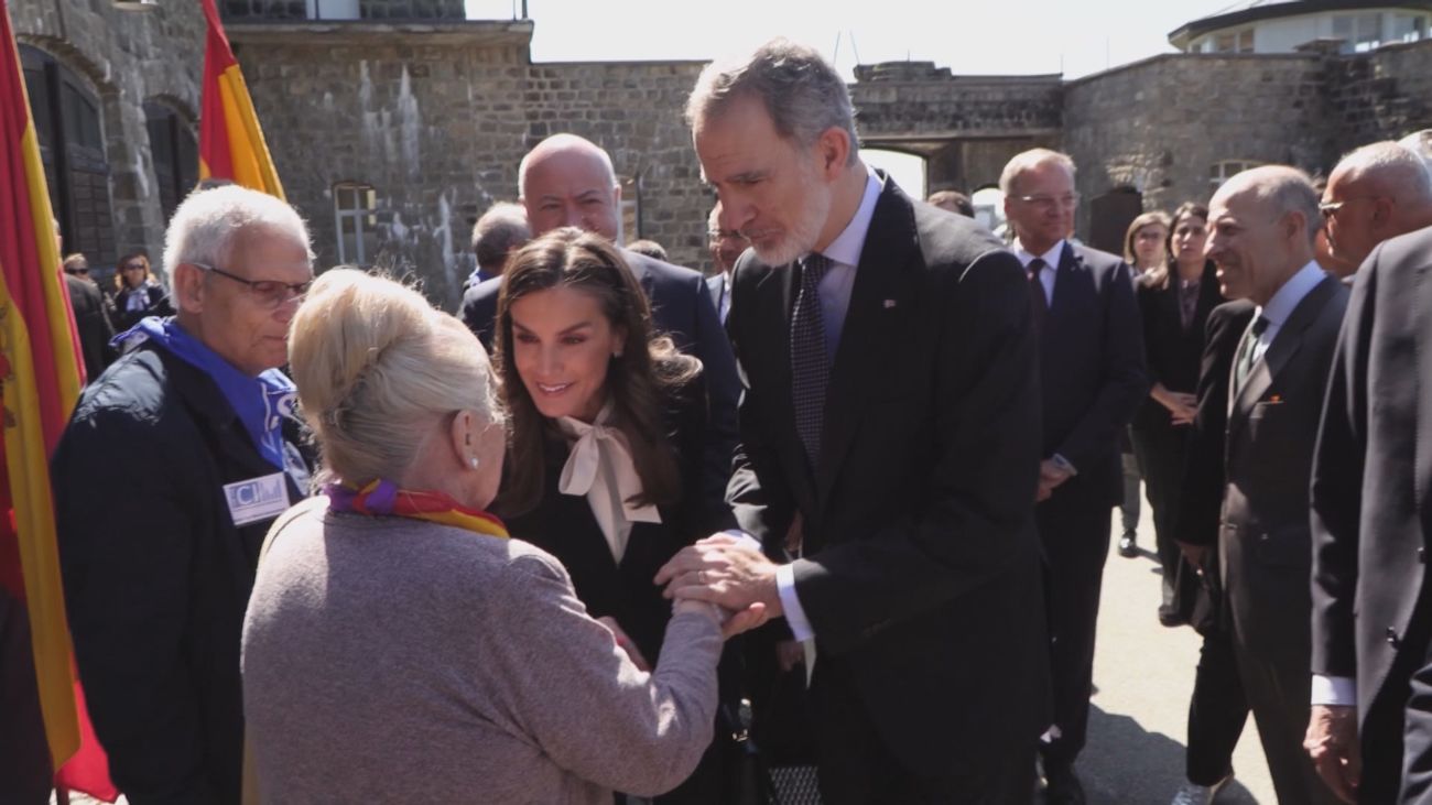 Los Reyes rinden homenaje a los españoles de Mauthausen en el 80 aniversario de la liberación del campo de concentración
